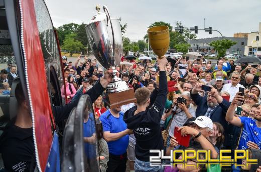 Tak mieszkańcy Kędzierzyna przywitali mistrzów. Siatkarze ZAKSY pokazali trofea