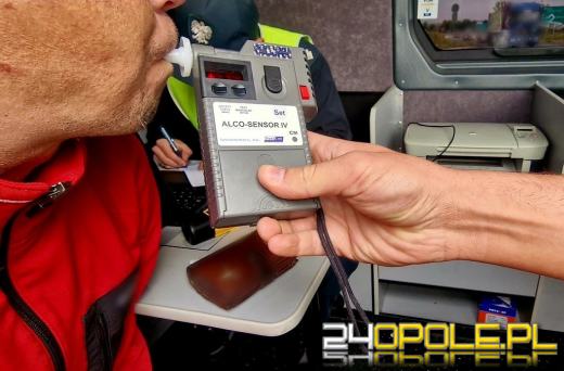 Jechał z żoną na załadunek towaru - był kompletnie pijany