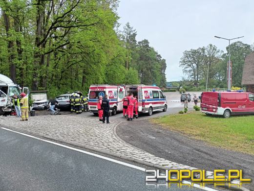 Karambol 6 pojazdów na DK11 w powiecie oleskim