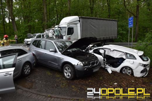 Karambol na DK-11 w Starym Oleśnie. Policjanci wyjaśniają okoliczności