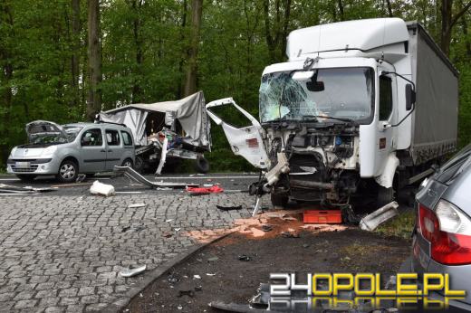 Karambol na DK-11 w Starym Oleśnie. Policjanci wyjaśniają okoliczności