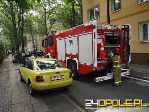 Pożar samochodu w Opolu. W akcji strażacy i policja