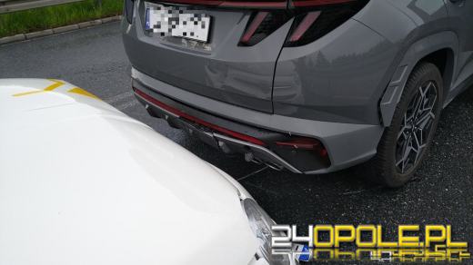 Autobus MZK zderzył się z trzema osobówkami. Wypadek na Niemodlińskiej