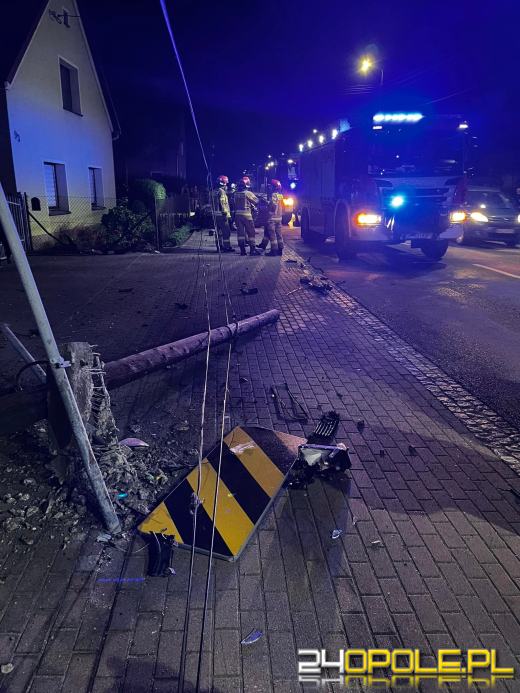 Kierujący osobówką wjechał w słup energetyczny. Miał dużo szczęścia