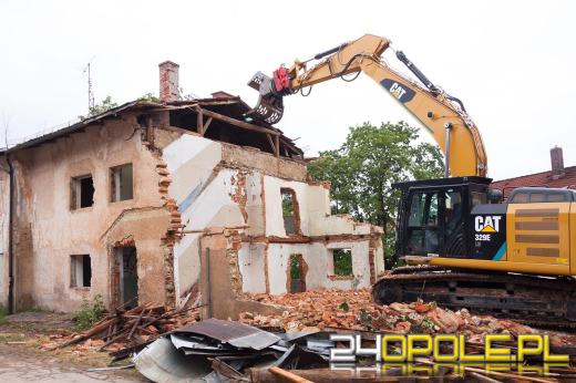Kupujesz działkę z domem do rozbiórki? Przeczytaj aby uniknąć kary!