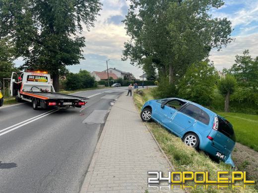 Zderzenie pojazdów na Prószkowskiej. Jeden pojazd w rowie