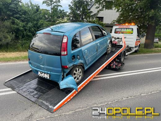 Zderzenie pojazdów na Prószkowskiej. Jeden pojazd w rowie
