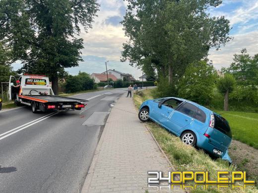 Zderzenie pojazdów na Prószkowskiej. Jeden pojazd w rowie