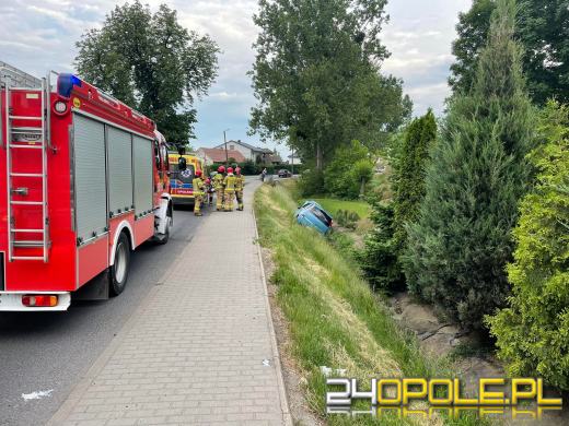 Zderzenie pojazdów na Prószkowskiej. Jeden pojazd w rowie