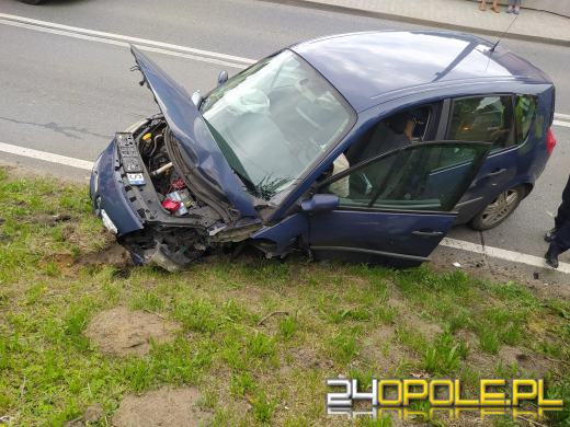 Wypadek w Długomiłowicach. Zderzyły się dwa samochody osobowe