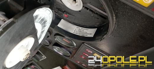 Z nieczytelną wykresówką i bez legalizacji tachografu - miał wieźć dzieci