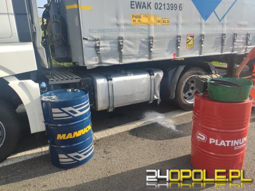 Pojazdy zderzyły się na A4. Doszło do wycieku paliwa