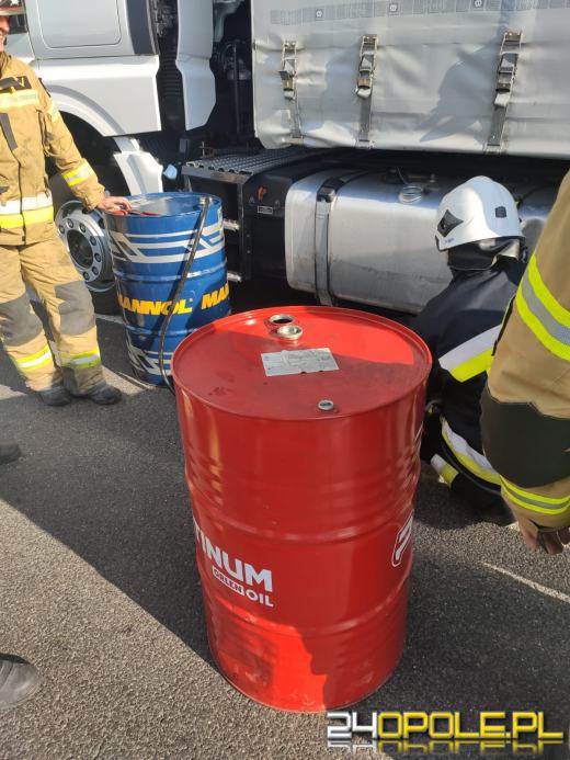Pojazdy zderzyły się na A4. Doszło do wycieku paliwa
