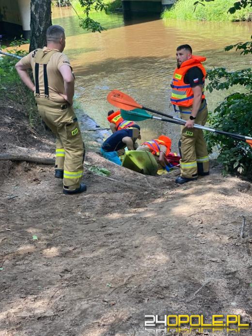 W powiecie strzeleckim zasłabł kajakarz. Kajakarze nie wiedzieli gdzie się znajdują