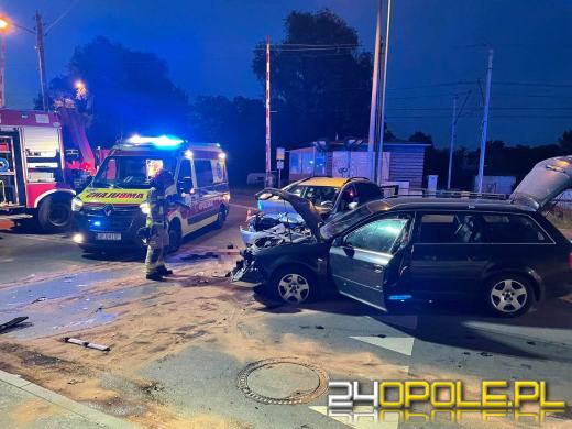 Wypadek w pobliżu przejazdu kolejowego na Alei Przyjaźni w Opolu 