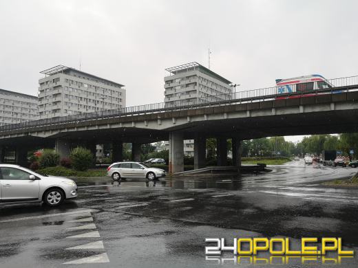 Kolejne prace na estakadzie na rondzie. Tym razem po południu