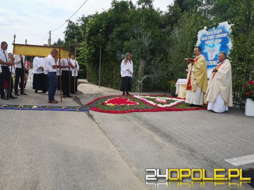 Dziś Boże Ciało. Odwiedziliśmy Klucz, gdzie od świtu układano dywany kwietne