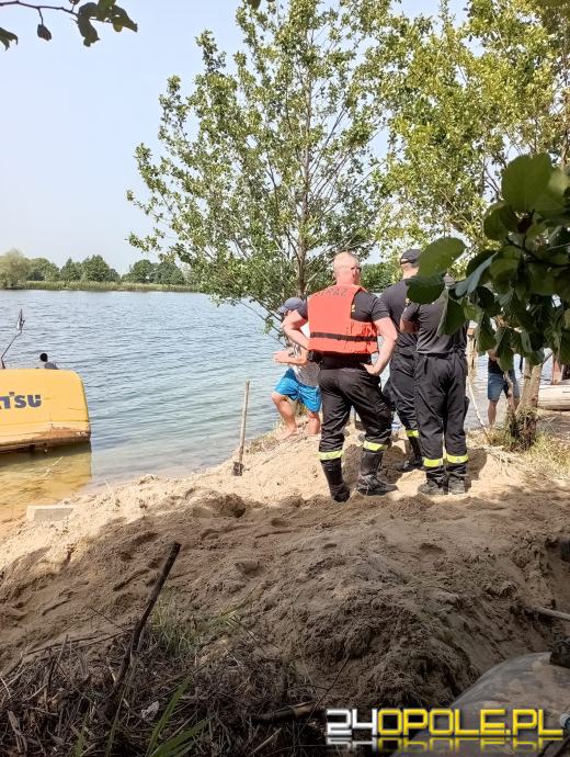 Koparka "wpadła" do akwenu w Malerzowicach Wielkich. Interweniowała straż