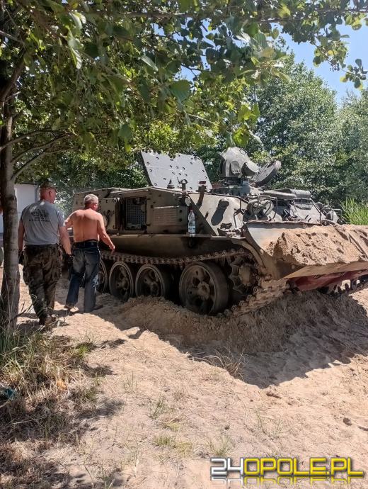 Koparka "wpadła" do akwenu w Malerzowicach Wielkich. Interweniowała straż