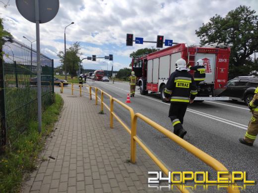 Samochód ciężarowy zderzył się z autobusem w Dąbrowie