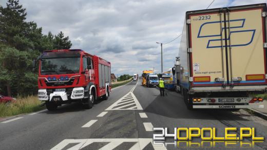 Samochód ciężarowy zderzył się z autobusem w Dąbrowie