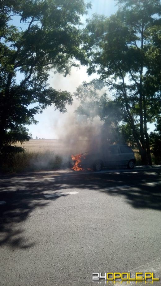 Samochód zapalił się podczas jazdy. Niebezpieczna sytuacja w Opolu