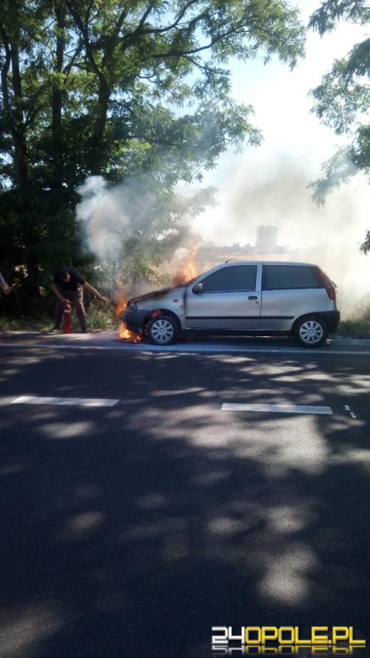 Samochód zapalił się podczas jazdy. Niebezpieczna sytuacja w Opolu