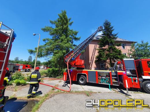 Pożar w opuszczonej jednostce wojskowej w Kędzierzynie-Koźlu