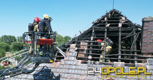 Pożar w opuszczonej jednostce wojskowej w Kędzierzynie-Koźlu