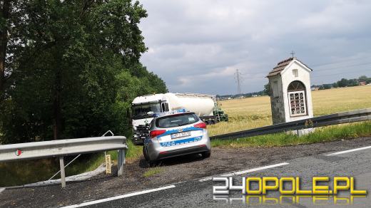 Zderzenie ciężarówek i osobówki w Zawadzie