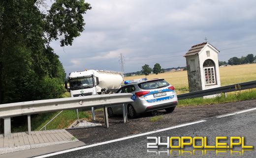 Zderzenie ciężarówek i osobówki w Zawadzie