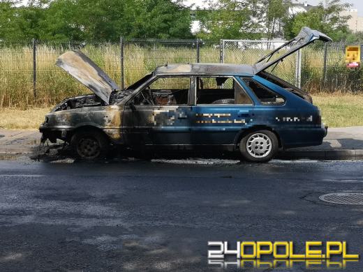 Polonez spłonął na ulicy Bielskiej w Opolu