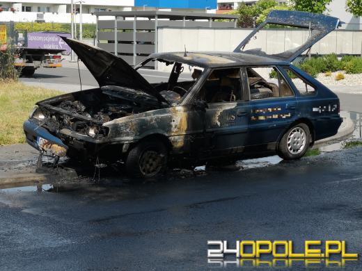 Polonez spłonął na ulicy Bielskiej w Opolu