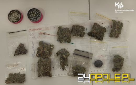 Podróżujący schowali narkotyki w opakowaniu z jogurtem i butelkach z kosmetykami