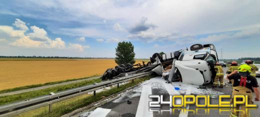 Samochód ciężarowy przewrócił się na A4. Kierowca został ranny