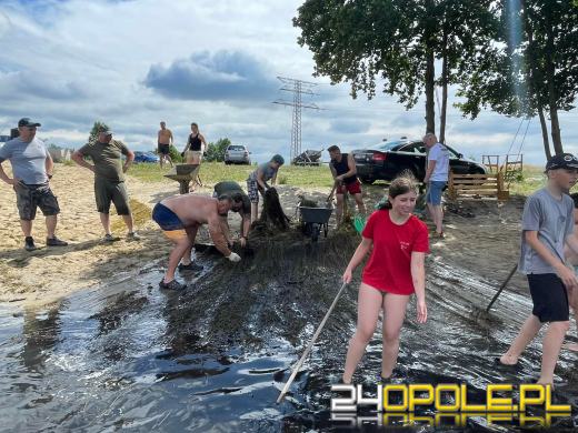 Społecznicy oczyścili jezioro Malina z moczarki. Jest bezpieczniej!