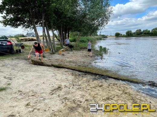 Społecznicy oczyścili jezioro Malina z moczarki. Jest bezpieczniej!