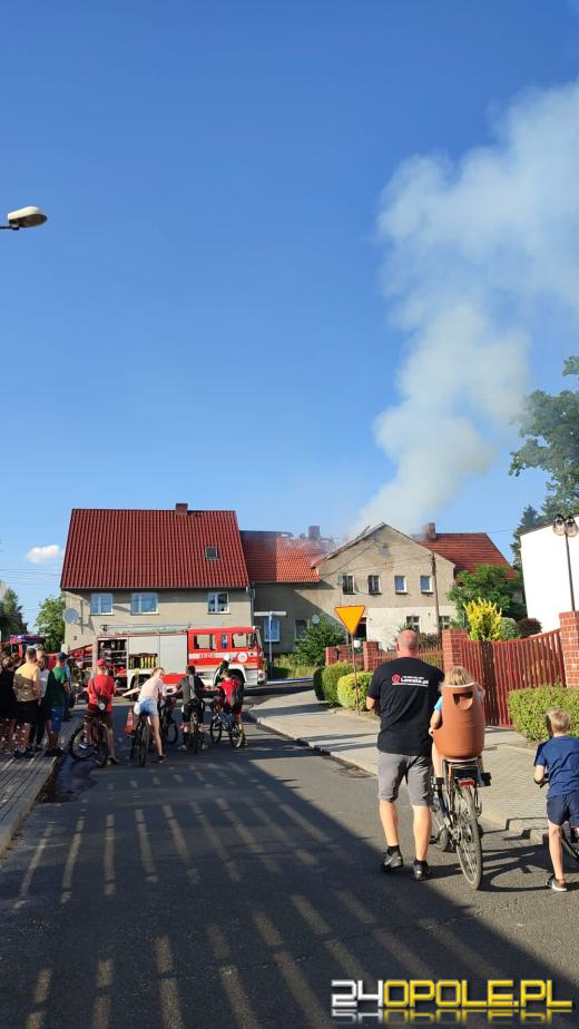 Duży pożar poddasza w Tułowicach. Rodzina straciła dach nad głową...