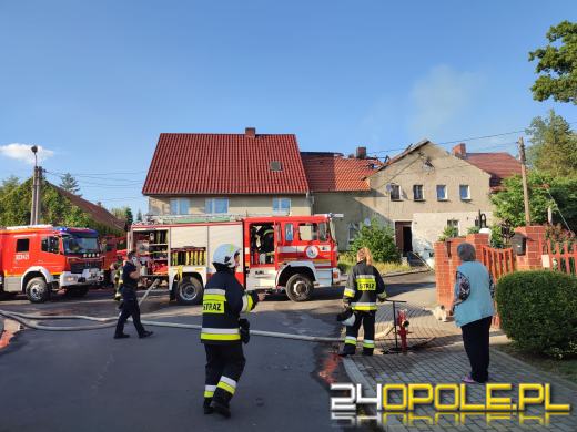 Duży pożar poddasza w Tułowicach. Rodzina straciła dach nad głową...