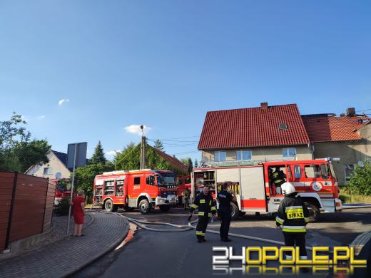 Duży pożar poddasza w Tułowicach. Rodzina straciła dach nad głową...