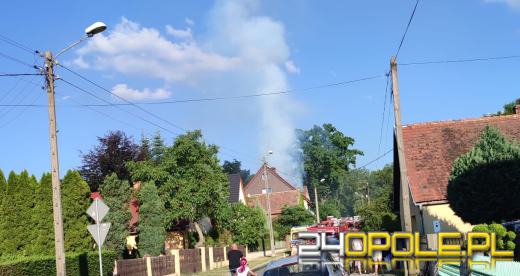Duży pożar poddasza w Tułowicach. Rodzina straciła dach nad głową...
