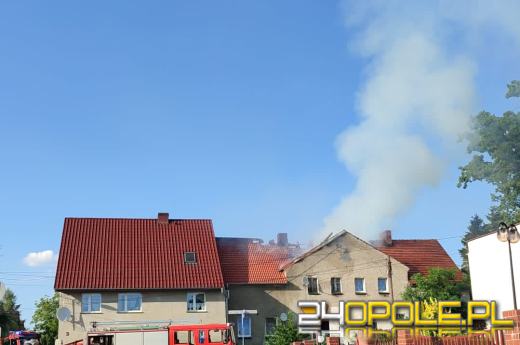 Duży pożar poddasza w Tułowicach. Rodzina straciła dach nad głową...