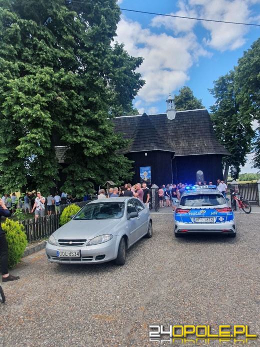 Gmina Rudniki: Wierni chcieli się pozbyć księdza. Interweniowała policja