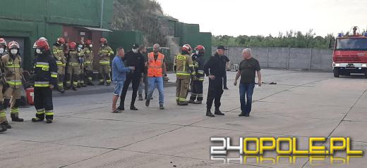 Wojewoda na miejscu pożaru w Skarbimierzu-Osiedle. Prace służb trwają