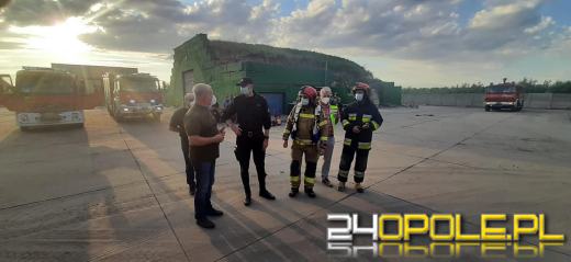 Wojewoda na miejscu pożaru w Skarbimierzu-Osiedle. Prace służb trwają