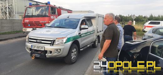 Wojewoda na miejscu pożaru w Skarbimierzu-Osiedle. Prace służb trwają