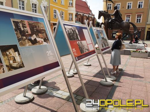 Na opolskim Rynku można oglądać wystawę poświęconą powodzi tysiąclecia