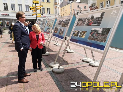 Na opolskim Rynku można oglądać wystawę poświęconą powodzi tysiąclecia