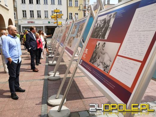 Na opolskim Rynku można oglądać wystawę poświęconą powodzi tysiąclecia