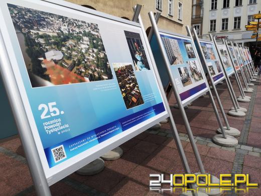 Na opolskim Rynku można oglądać wystawę poświęconą powodzi tysiąclecia